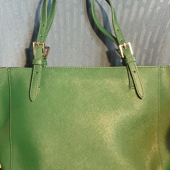 Tory Burch Green Tote Bag with Smooth Leather Finish and Structured Shape - Picture 3 of 5